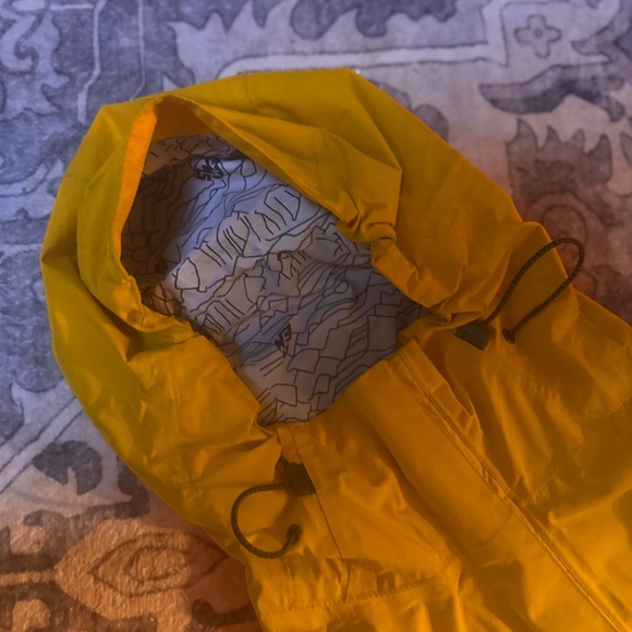 Eastern Mountain Sports Yellow Rain jacket womens size small  Interior is printe - Picture 3 of 11